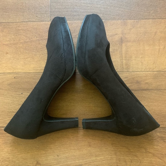 Via della Rose Super Soft Round toe chunky heel suede pumps - Picture 5 of 7